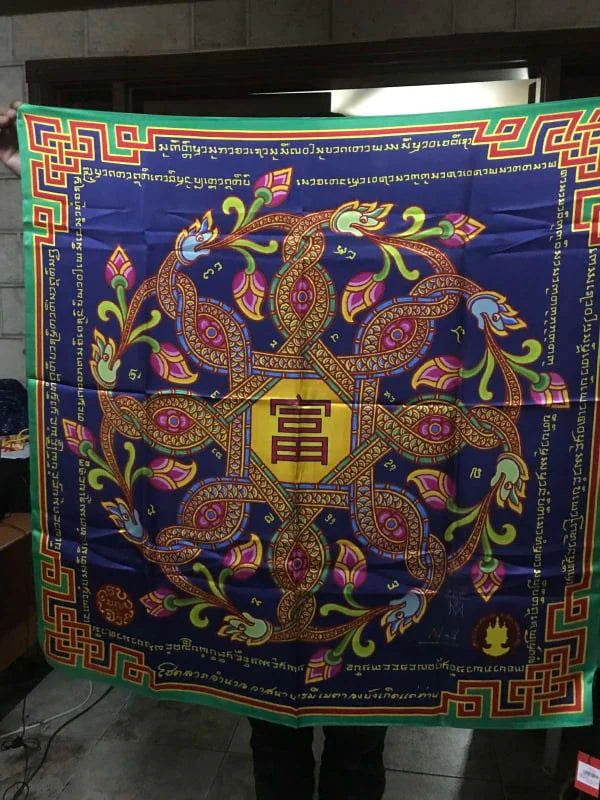 Wealth & Abundance (Shawls Real Silk 90X90CM)
